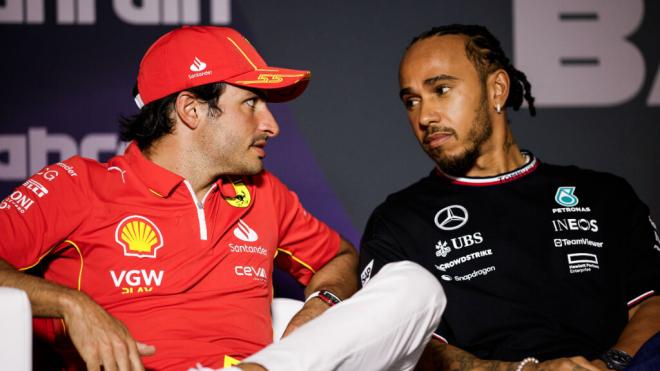 Carlos Sainz y Lewis Hamilton, en rueda de prensa (Foto: Cordon Press).