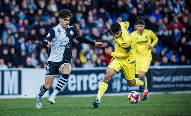 Javi Villar, objetivo del Real Oviedo, en el partido de Copa ante el Villarreal (Foto: Cordon Press