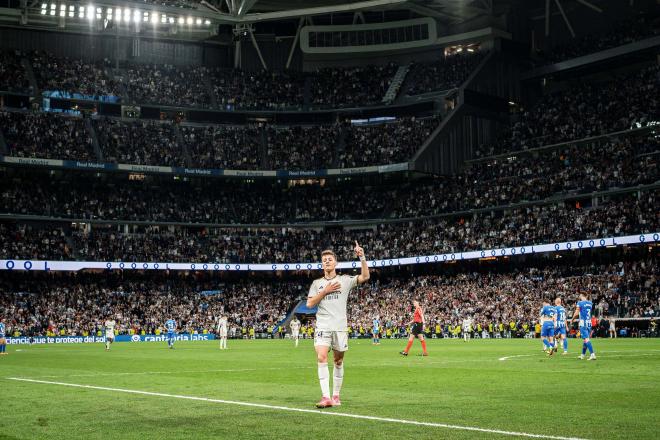 Arda Güler celebra un gol en el Santiago Bernabéu durante el Real Madrid-Alavés (FOTO: Cordón P