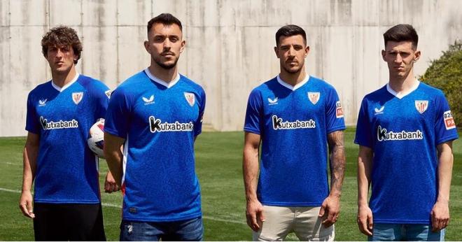 Unai Gómez, Paredes, Yuri e Imanol con la segunda camiseta del Athletic para la 24/25 (Foto: Athle