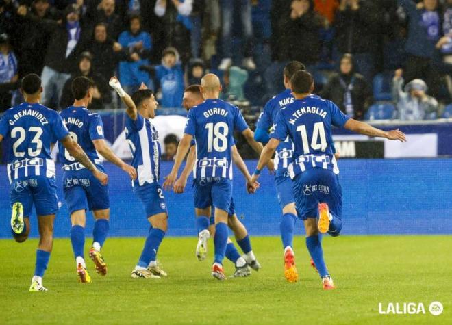 Los jugadores del Alavés celebran su gol ante el Getafe.