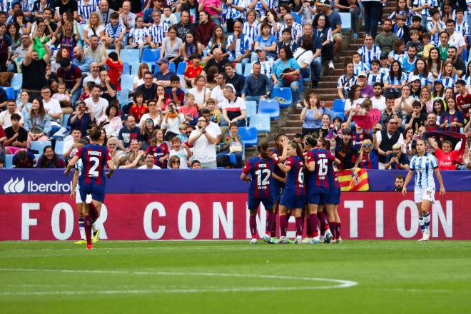 Las jugadoras del Barça celebran uno de los goles ante la Real Sociedad en la final de la Copa de
