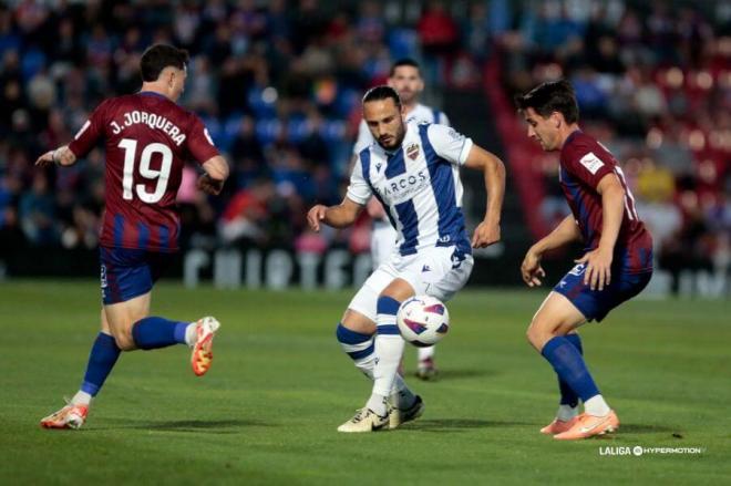 Kochorashvili repitió en el once titular y fue relevado en el minuto 70 por Pablo Martínez (Foto: LALIGA).