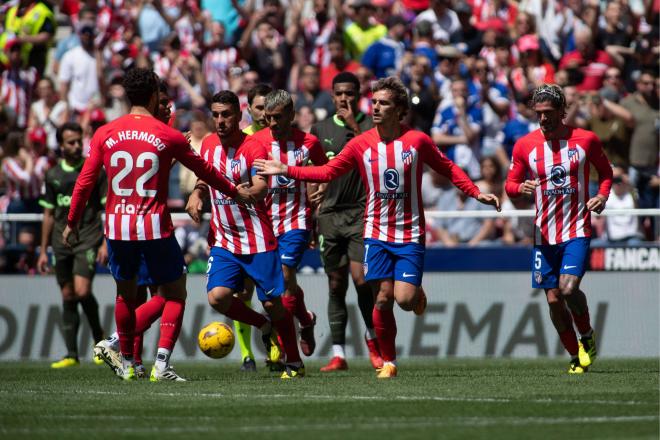 Los jugadores del Atlético celebrando su victoria ante el Girona (Foto: Cordon Press).
