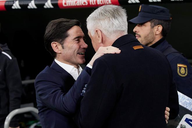 Saludo entre Marcelino y Carlo Ancelotti en el Real Madrid-Villarreal (FOTO: Cordón Press).