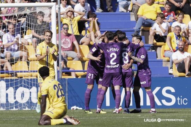 Los jugadores del Valladolid celebran el gol de Negredo al Alcorcón (Foto: LALIGA).
