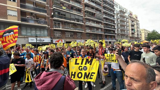 Manifestación del 19M contra Peter Lim.