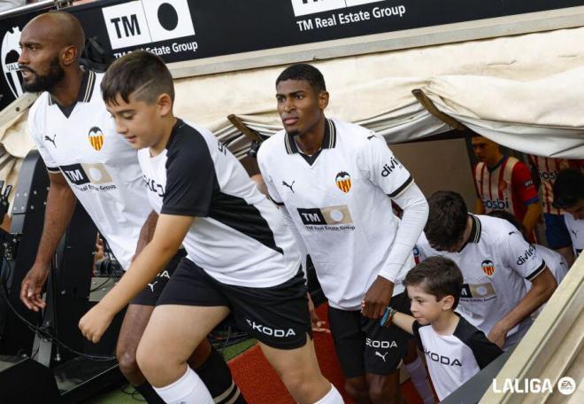 Mosquera y Foulquier salen en el once del Valencia CF