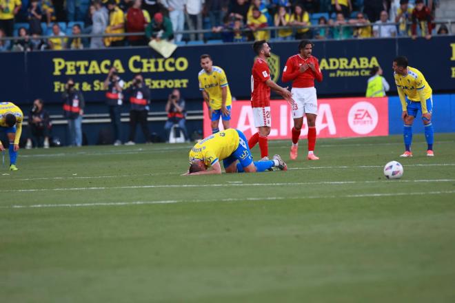 Lamentos en el final del partido (Foto: Cristo García).