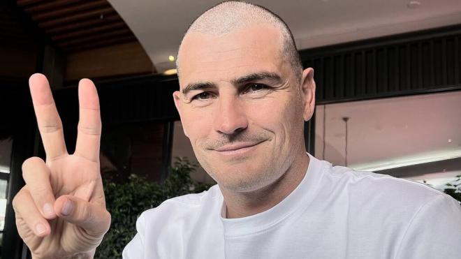 Iker Casillas se rapa el pelo y le copia el ‘look del verano’ a Joaquín Sánchez: “Iker Calv
