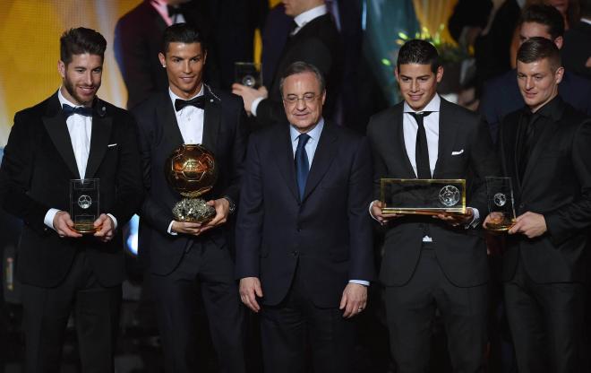 Sergio Ramos, Cristiano Ronaldo, Florentino Pérez, James Rodríguez y Toni Kroos en la gala del Ba