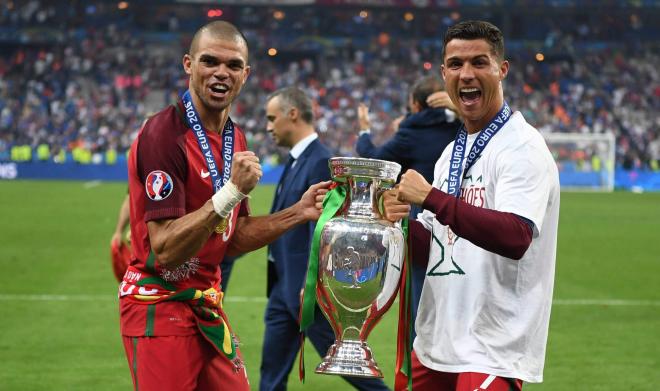 Pepe y Cristiano Ronaldo dieron la primera Eurocopa a Portugal