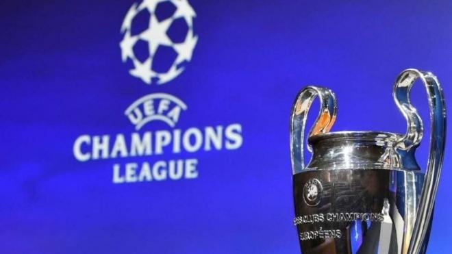 El trofeo de la Champions League, en un sorteo (Foto: EFE).