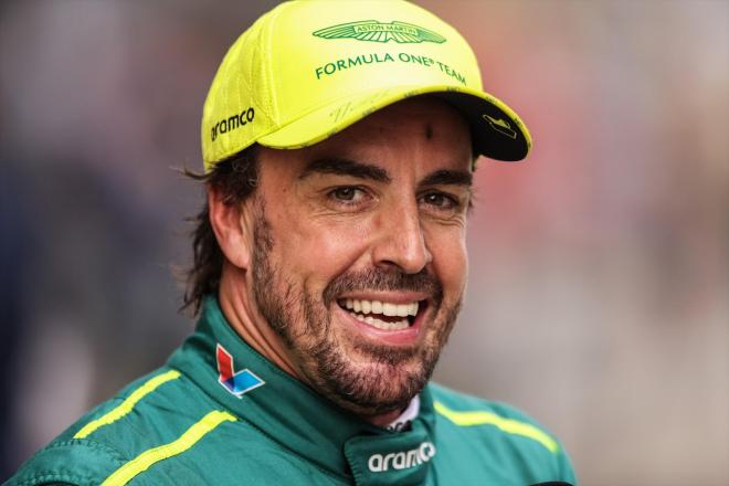 Fernando Alonso, sonriente en el paddock (Europa Press).