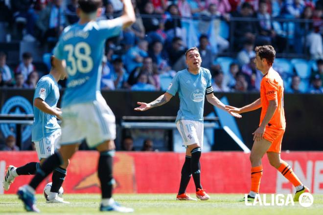 Iago Aspas protesta en el Celta - Valencia (Foto: LALIGA).