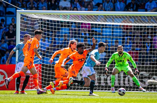 Thierry Correia, ante el Celta de Vigo (Foto: Valencia CF).