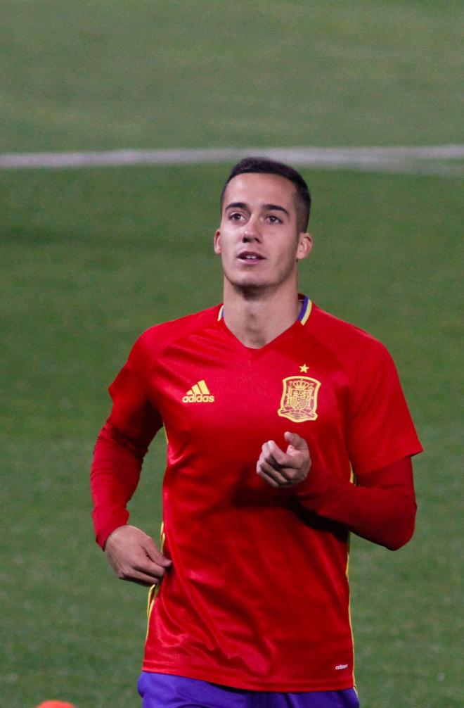 Lucas Vázquez jugando para la selección española (Cordon Press)