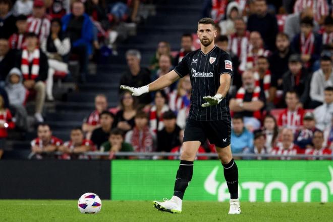 El guardameta Unai Simón pide calma en San Mamés (Foto: Athletic Club).