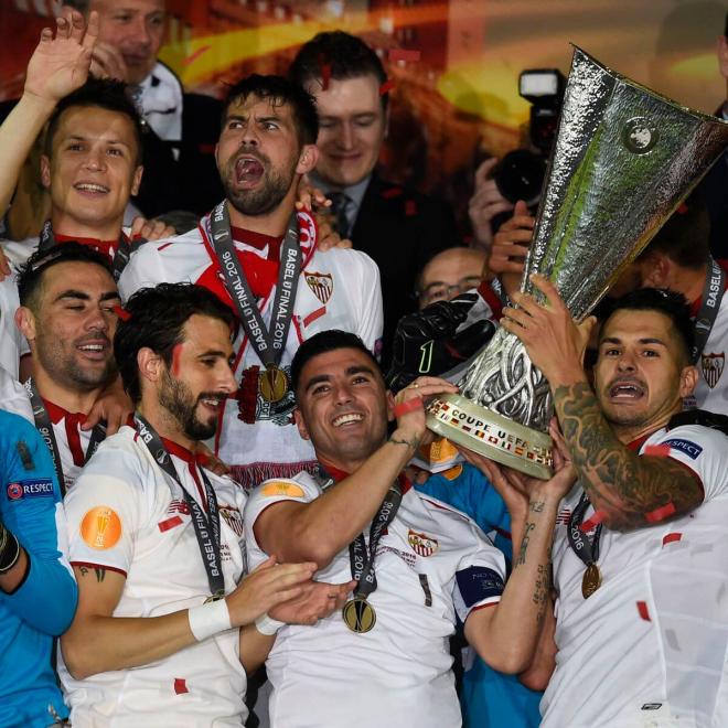 El Sevilla con el título de la Europa League 2015/2016