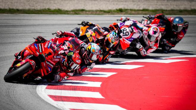Los pilotos de MotoGP, en el Gran Premio de Montmeló (Foto: Cordon Press).