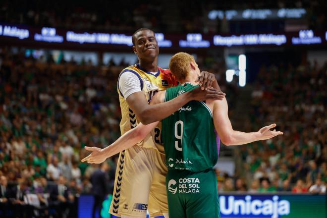 Alberto Díaz y Moussa Diagne. (Foto: EFE/Jorge Zapata)