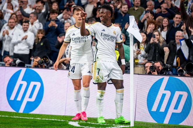 Arda Güler celebra un gol junto a Vinicius (Europa Press)