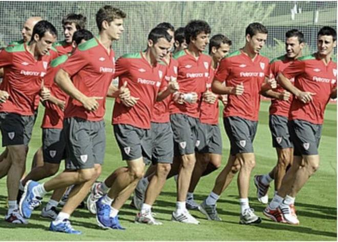 Galder Cerrajería entrena con el primer equipo del Athletic (Foto: Instagram - @galdercerra).