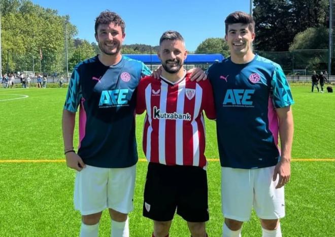 Galder Cerrajería, Imanol Aguiar y Álex Quintanilla, tras un partido (Foto: Instagram - Imanol Ag