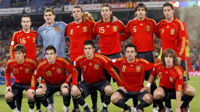 La camiseta de la Selección Española con la que jugó la Eurocopa 2008 en un partido prvio (foto: Cordon Press).