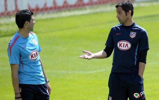José Antonio Reyes y Quique Sánchez Flores en un entrenamiento del Atlético de Madrid (Foto: @El