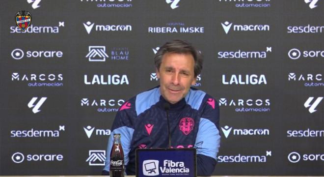 Felipe Miñambres, en su comparecencia previa al partido de este domingo en Huesca. 