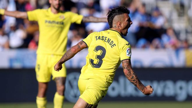 Dani Tasende celebra un gol con el Villarreal B.