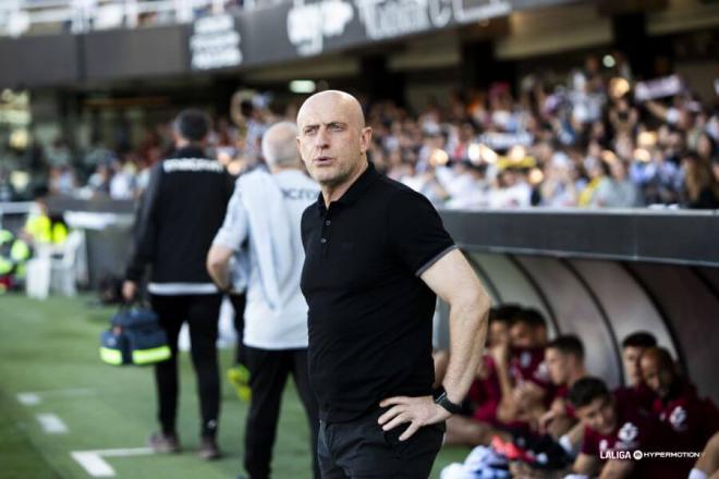 Julián Calero, durante su exitoso paso como técnico del Cartagena (Foto: LALIGA).