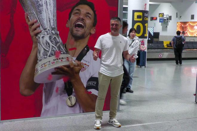 García Pimienta, en su llegada a Sevilla (Foto: EFE).