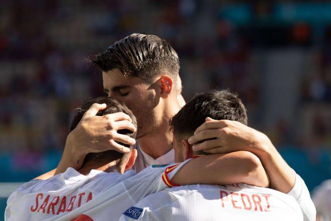 Pedri y Morata celebran un gol con la selección española (Cordon Press)