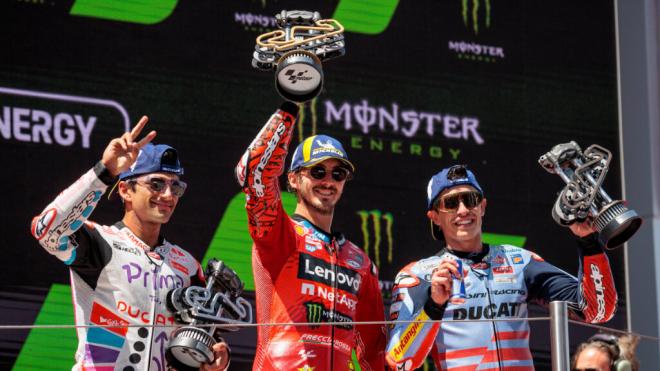 Pecco Bagnaia, Jorge Martín y Marc Márquez, durante la temporada 2024 en MotoGP (Foto: Cordon Press).