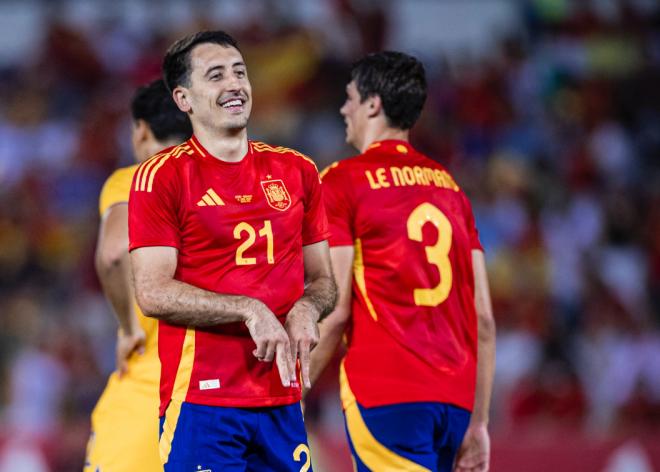 Oyarzabal sonríe tras anotar uno de sus goles a Andorra (Foto: @SEFutbol).