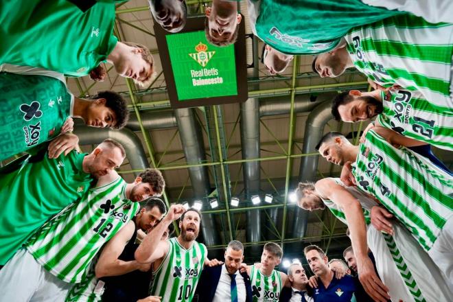 Los jugadores del Betis Baloncesto (foto: Betis Baloncesto).