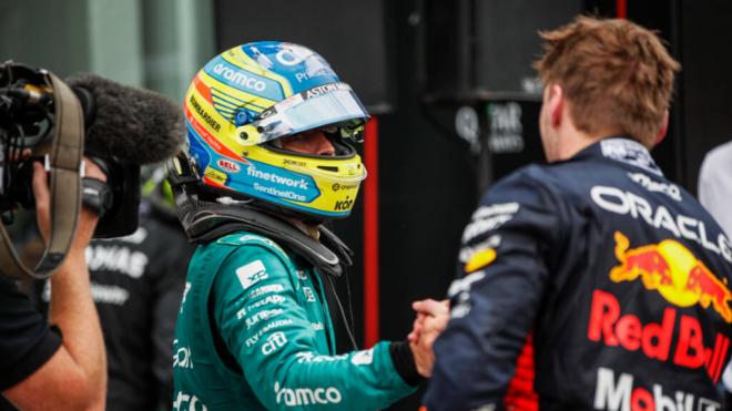 Fernando Alonso y Max Verstappen, durante un Gran Premio de 2023 (Foto: Cordon Press).