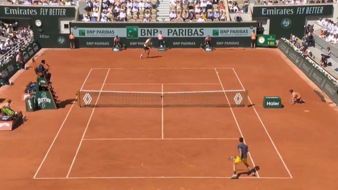 El punto imposible de Carlos Alcaraz en la final contra Zverev (Roland Garros)