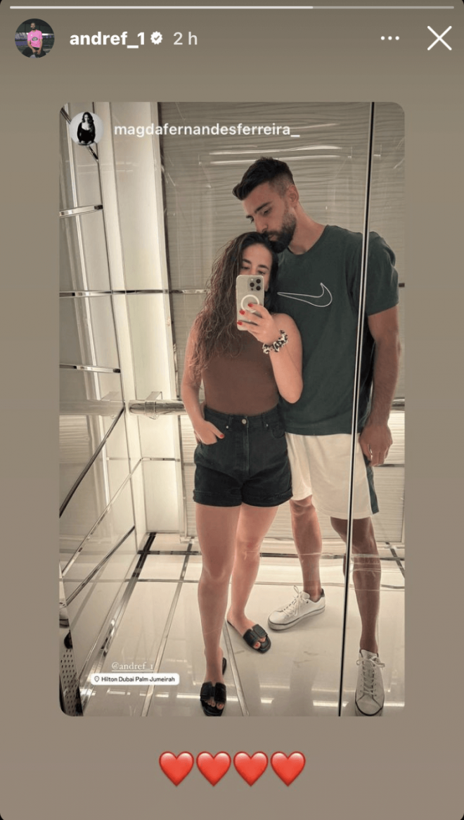 André Ferreira junto a su pareja en Dubai.