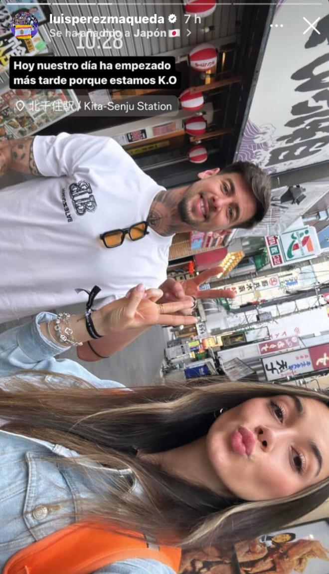 Luis Pérez junto a su pareja en Japón.