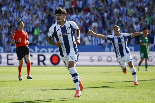 Juan Cruz celebra un gol con el Leganés (foto: EFE).