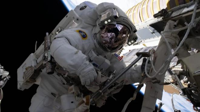 Astronauta en la Estación Espacial Internacional (NASA)