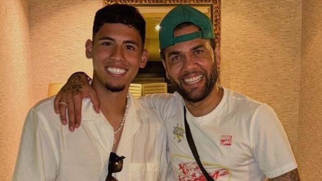 Luis Quintero posa con Dani Alves en las redes sociales (Foto: @luisquintero)