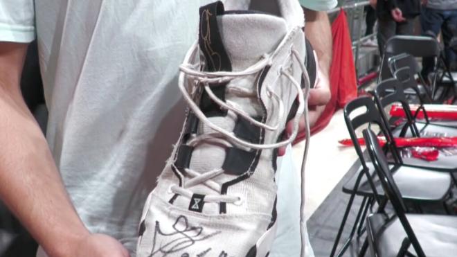 Las zapatillas firmadas por Moussa Diagne