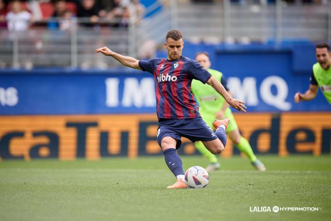 Ager Aketxe, en uno de sus últimos encuentros defendiendo la camiseta de la SD Éibar (Foto: LALIGA).