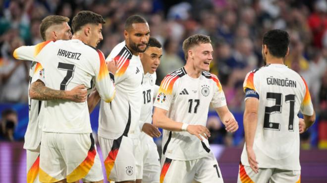La Selección Alemana celebrando el gol ante Escocia (Fuente: Cordon Press)