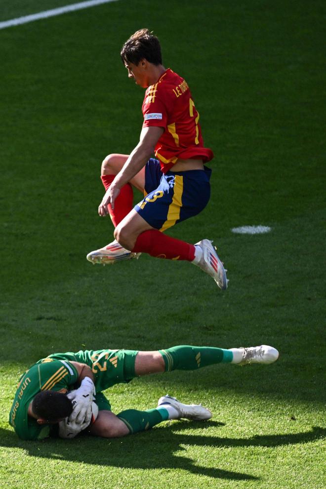 Parada de Unai Simón en el España - Croacia de la Eurocopa (Foto: Cordon Press).