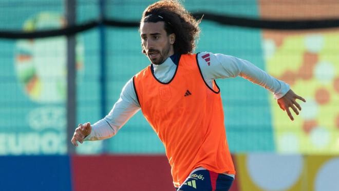 Cucurrella, durante un entrenamiento de España previo a la Eurocopa. (Foto: Cordon Press)